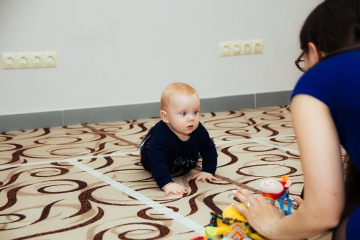 Что делать, чтобы ребенок пополз?